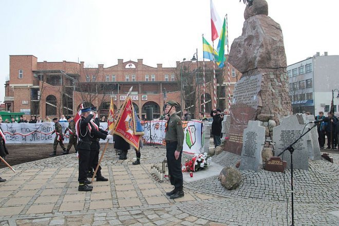 Miejskie obchody Narodowego Dnia Pamięci Żołnierzy Wyklętych [01.03.2015] - zdjęcie #48 - eOstroleka.pl