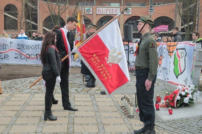 Miejskie obchody Narodowego Dnia Pamięci Żołnierzy Wyklętych [01.03.2015] - zdjęcie #51 - eOstroleka.pl