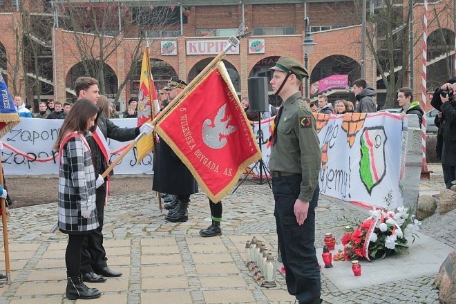 Miejskie obchody Narodowego Dnia Pamięci Żołnierzy Wyklętych [01.03.2015] - zdjęcie #52 - eOstroleka.pl