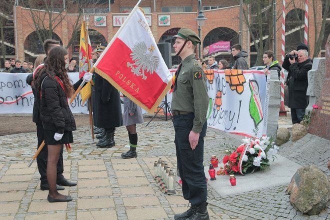 Miejskie obchody Narodowego Dnia Pamięci Żołnierzy Wyklętych [01.03.2015] - zdjęcie #54 - eOstroleka.pl