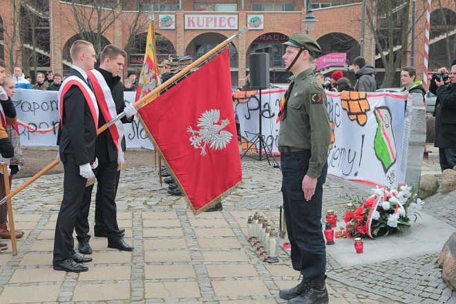 Miejskie obchody Narodowego Dnia Pamięci Żołnierzy Wyklętych [01.03.2015] - zdjęcie #55 - eOstroleka.pl