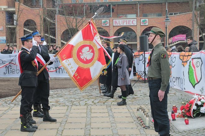 Miejskie obchody Narodowego Dnia Pamięci Żołnierzy Wyklętych [01.03.2015] - zdjęcie #64 - eOstroleka.pl