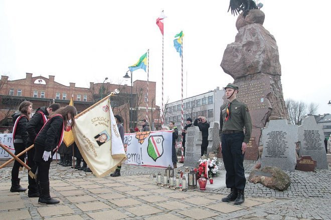 Miejskie obchody Narodowego Dnia Pamięci Żołnierzy Wyklętych [01.03.2015] - zdjęcie #72 - eOstroleka.pl