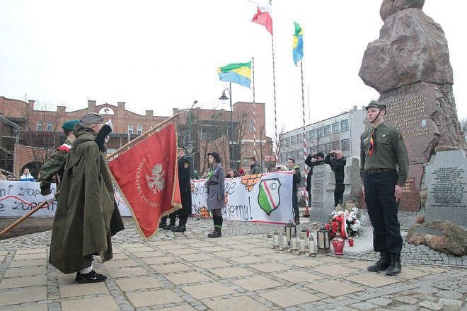 Miejskie obchody Narodowego Dnia Pamięci Żołnierzy Wyklętych [01.03.2015] - zdjęcie #57 - eOstroleka.pl