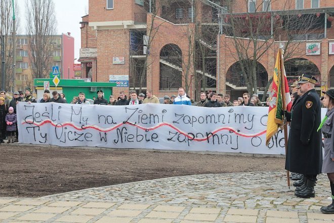 Miejskie obchody Narodowego Dnia Pamięci Żołnierzy Wyklętych [01.03.2015] - zdjęcie #61 - eOstroleka.pl