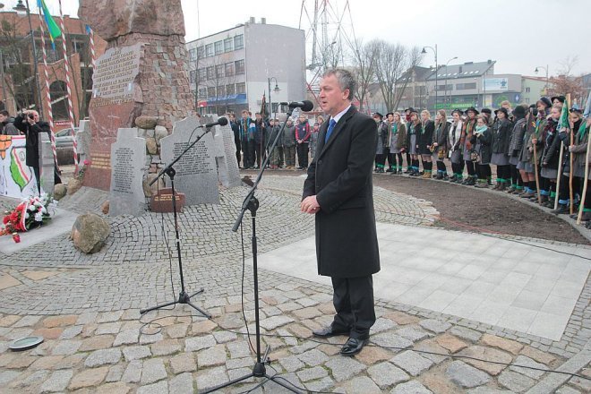 Miejskie obchody Narodowego Dnia Pamięci Żołnierzy Wyklętych [01.03.2015] - zdjęcie #73 - eOstroleka.pl