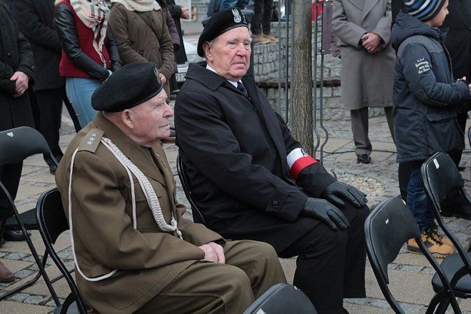 Miejskie obchody Narodowego Dnia Pamięci Żołnierzy Wyklętych [01.03.2015] - zdjęcie #74 - eOstroleka.pl