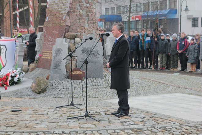 Miejskie obchody Narodowego Dnia Pamięci Żołnierzy Wyklętych [01.03.2015] - zdjęcie #76 - eOstroleka.pl