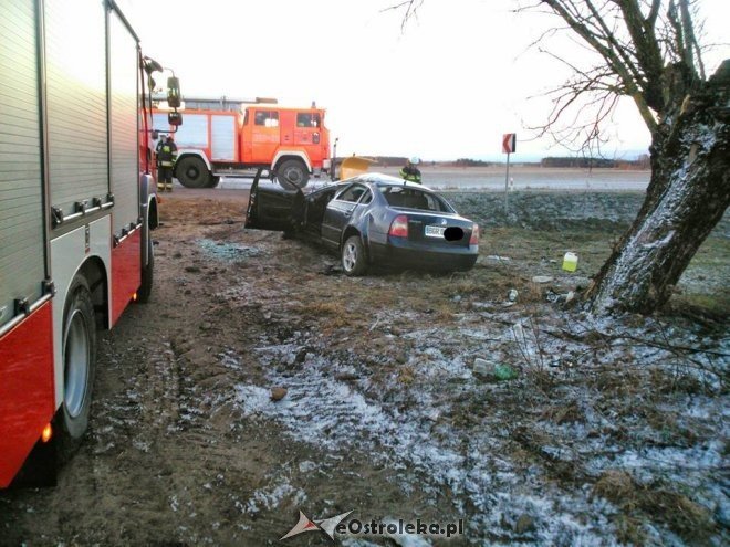 Wypadek w Tyszkach-Nadborach: Kierowca vw passata walczy o życie w szpitalu [ZDJĘCIA] - zdjęcie #6 - eOstroleka.pl