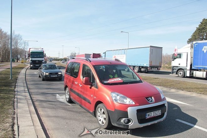 Transportowcy z Ostrołęki przez godzinę blokowali obwodnicę [23.03.2015] - zdjęcie #18 - eOstroleka.pl