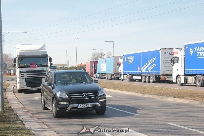 Transportowcy z Ostrołęki przez godzinę blokowali obwodnicę [23.03.2015] - zdjęcie #21 - eOstroleka.pl