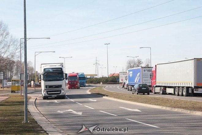 Transportowcy z Ostrołęki przez godzinę blokowali obwodnicę [23.03.2015] - zdjęcie #23 - eOstroleka.pl