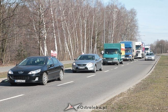 Transportowcy z Ostrołęki przez godzinę blokowali obwodnicę [23.03.2015] - zdjęcie #43 - eOstroleka.pl