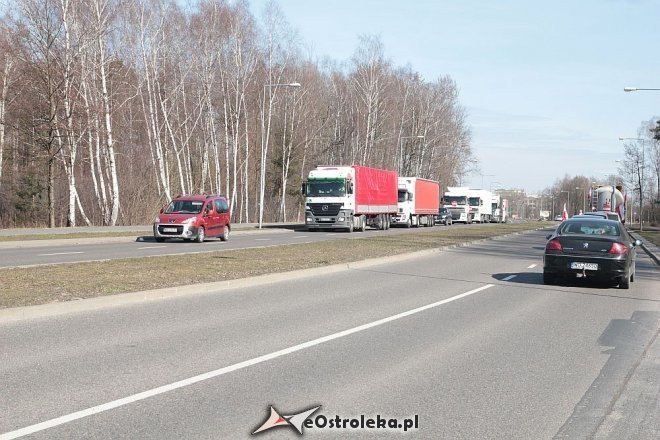 Transportowcy z Ostrołęki przez godzinę blokowali obwodnicę [23.03.2015] - zdjęcie #57 - eOstroleka.pl