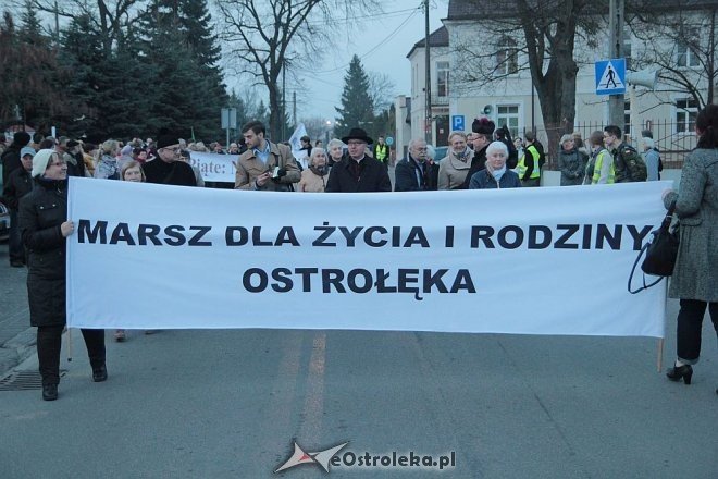 Marsz dla Życia i Rodziny 2015: Setki mieszkańców na ulicach Ostrołęki [ZDJĘCIA] - zdjęcie #5 - eOstroleka.pl