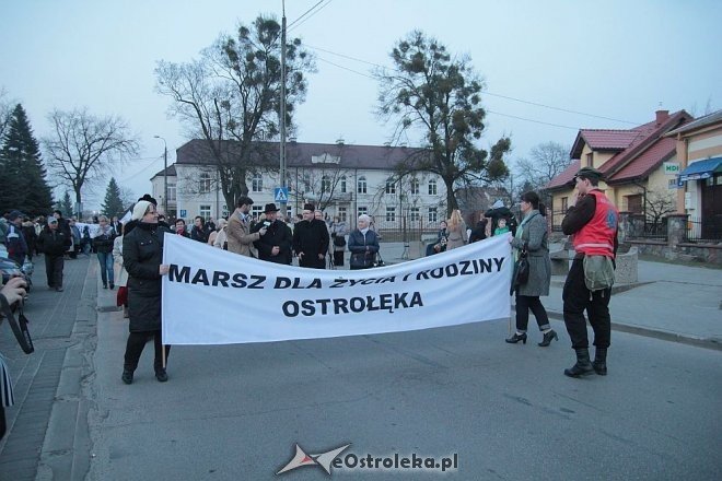 Marsz dla Życia i Rodziny 2015: Setki mieszkańców na ulicach Ostrołęki [ZDJĘCIA] - zdjęcie #6 - eOstroleka.pl