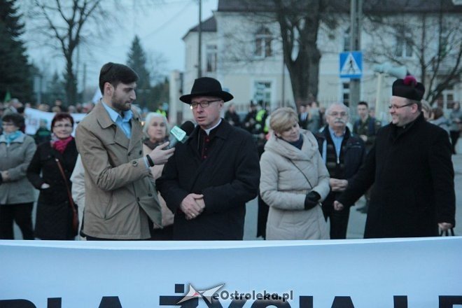 Marsz dla Życia i Rodziny 2015: Setki mieszkańców na ulicach Ostrołęki [ZDJĘCIA] - zdjęcie #7 - eOstroleka.pl