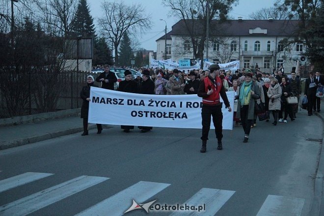 Marsz dla Życia i Rodziny 2015: Setki mieszkańców na ulicach Ostrołęki [ZDJĘCIA] - zdjęcie #11 - eOstroleka.pl