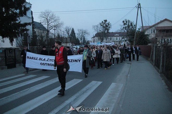 Marsz dla Życia i Rodziny 2015: Setki mieszkańców na ulicach Ostrołęki [ZDJĘCIA] - zdjęcie #12 - eOstroleka.pl
