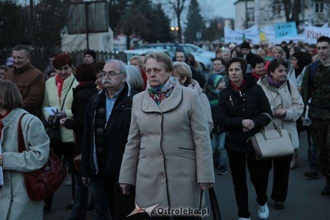 Marsz dla Życia i Rodziny 2015: Setki mieszkańców na ulicach Ostrołęki [ZDJĘCIA] - zdjęcie #14 - eOstroleka.pl