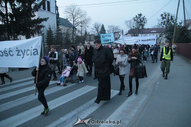 Marsz dla Życia i Rodziny 2015: Setki mieszkańców na ulicach Ostrołęki [ZDJĘCIA] - zdjęcie #37 - eOstroleka.pl