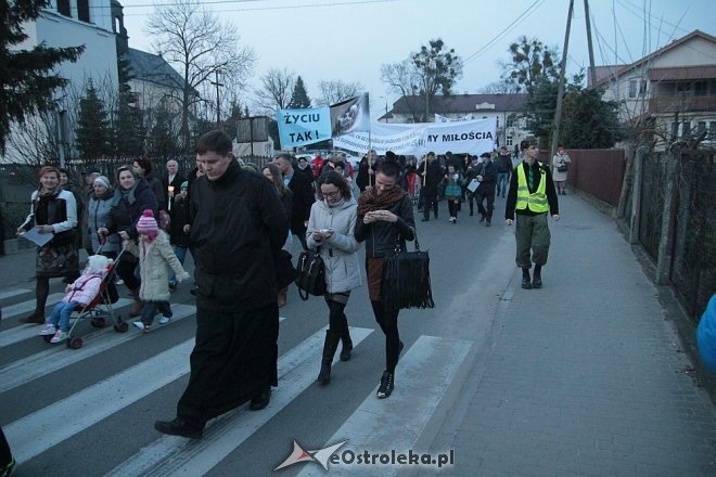 Marsz dla Życia i Rodziny 2015: Setki mieszkańców na ulicach Ostrołęki [ZDJĘCIA] - zdjęcie #39 - eOstroleka.pl