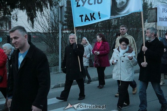 Marsz dla Życia i Rodziny 2015: Setki mieszkańców na ulicach Ostrołęki [ZDJĘCIA] - zdjęcie #20 - eOstroleka.pl