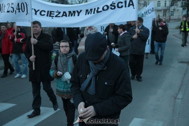 Marsz dla Życia i Rodziny 2015: Setki mieszkańców na ulicach Ostrołęki [ZDJĘCIA] - zdjęcie #26 - eOstroleka.pl