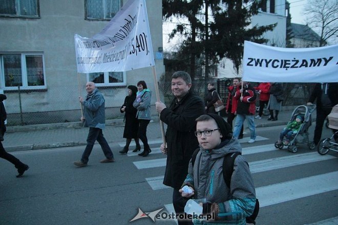 Marsz dla Życia i Rodziny 2015: Setki mieszkańców na ulicach Ostrołęki [ZDJĘCIA] - zdjęcie #28 - eOstroleka.pl