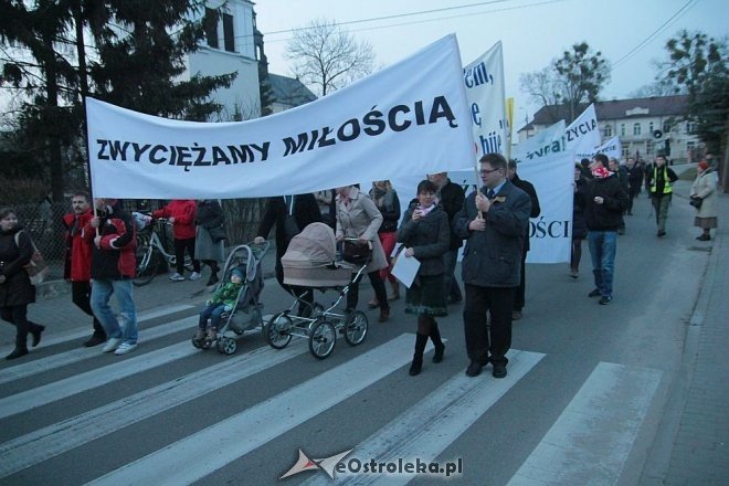 Marsz dla Życia i Rodziny 2015: Setki mieszkańców na ulicach Ostrołęki [ZDJĘCIA] - zdjęcie #30 - eOstroleka.pl
