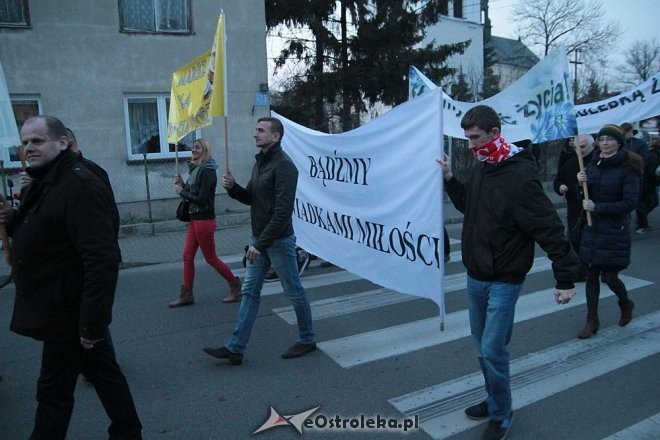 Marsz dla Życia i Rodziny 2015: Setki mieszkańców na ulicach Ostrołęki [ZDJĘCIA] - zdjęcie #36 - eOstroleka.pl
