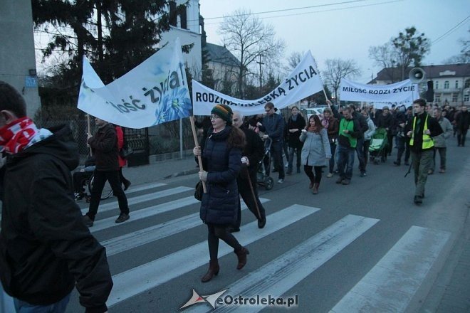 Marsz dla Życia i Rodziny 2015: Setki mieszkańców na ulicach Ostrołęki [ZDJĘCIA] - zdjęcie #38 - eOstroleka.pl