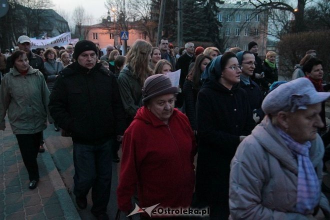 Marsz dla Życia i Rodziny 2015: Setki mieszkańców na ulicach Ostrołęki [ZDJĘCIA] - zdjęcie #61 - eOstroleka.pl