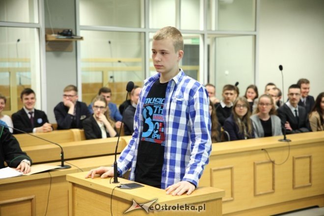 Ostrołęka: Uczniowie II SLO stanęli przed sądem oskarżeni o handel narkotykami [28.03.2015] - zdjęcie #11 - eOstroleka.pl