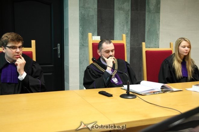 Ostrołęka: Uczniowie II SLO stanęli przed sądem oskarżeni o handel narkotykami [28.03.2015] - zdjęcie #12 - eOstroleka.pl