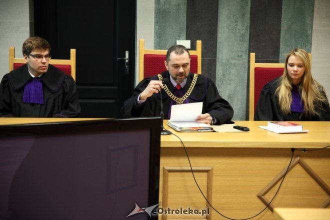 Ostrołęka: Uczniowie II SLO stanęli przed sądem oskarżeni o handel narkotykami [28.03.2015] - zdjęcie #15 - eOstroleka.pl