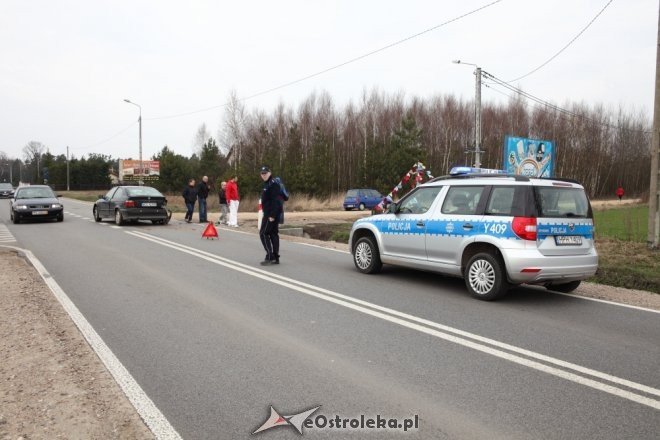 Antonie: Kolizja opla i bmw przy zjeździe do stacji paliw [29.03.2015] - zdjęcie #3 - eOstroleka.pl