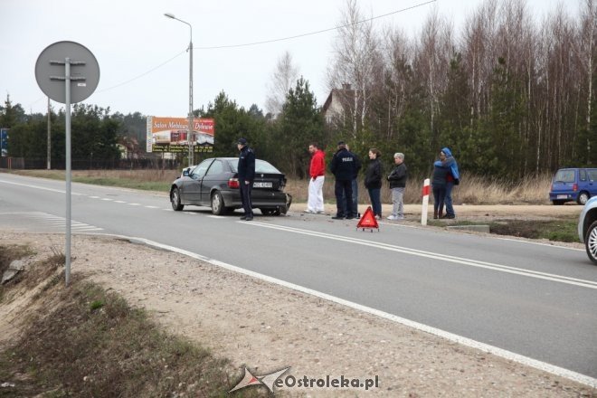 Antonie: Kolizja opla i bmw przy zjeździe do stacji paliw [29.03.2015] - zdjęcie #4 - eOstroleka.pl