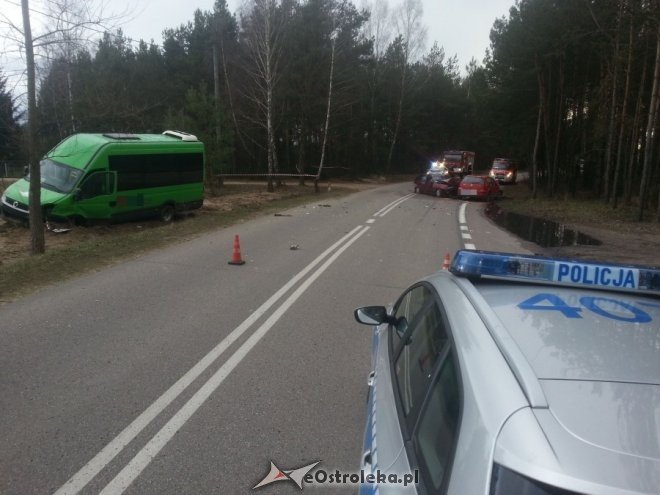 Wypadek autobusu w Łęgu Przedmiejskim: Ranna jedna osoba [31.03.2015] - zdjęcie #2 - eOstroleka.pl