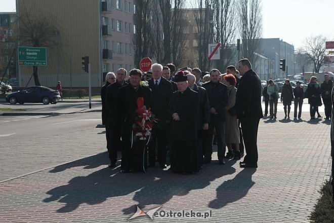 Ostrołęka: Miejskie obchody 5. rocznicy katastrofy smoleńskiej [10.04.2015] - zdjęcie #14 - eOstroleka.pl
