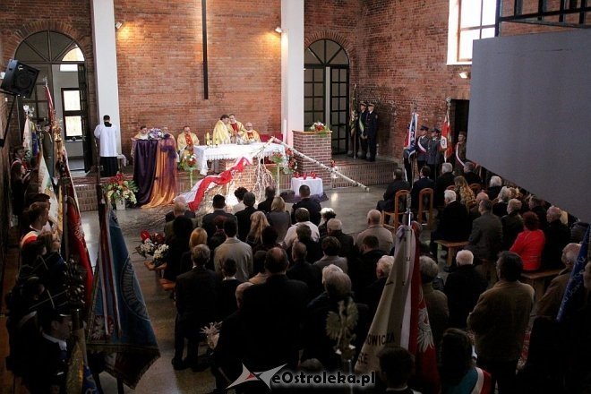 Obchody rocznicowe zbrodni katyńskiej i katastrofy w Smoleńsku [11.04.2015] - zdjęcie #2 - eOstroleka.pl
