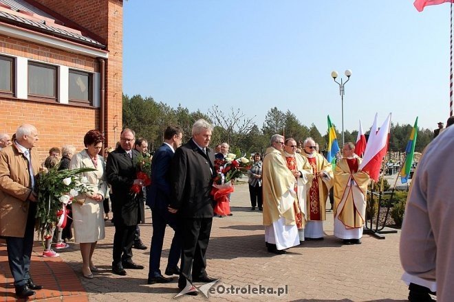 Obchody rocznicowe zbrodni katyńskiej i katastrofy w Smoleńsku [11.04.2015] - zdjęcie #11 - eOstroleka.pl