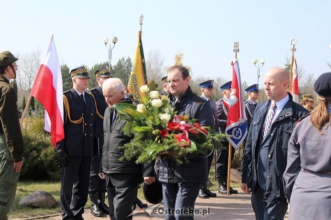 Obchody rocznicowe zbrodni katyńskiej i katastrofy w Smoleńsku [11.04.2015] - zdjęcie #25 - eOstroleka.pl