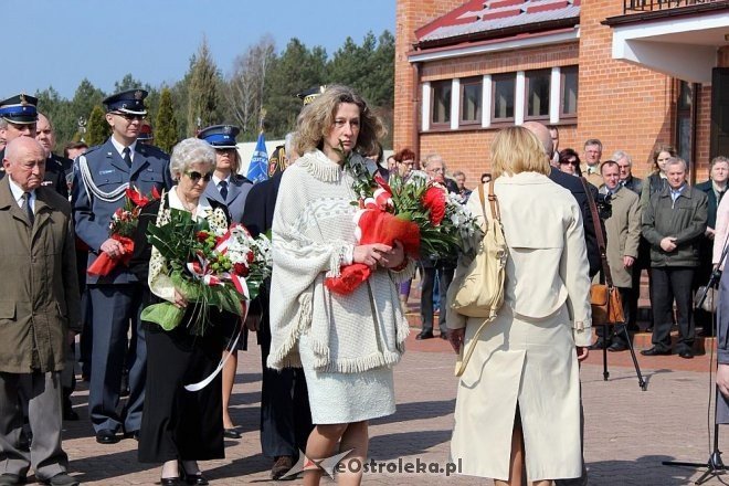 Obchody rocznicowe zbrodni katyńskiej i katastrofy w Smoleńsku [11.04.2015] - zdjęcie #45 - eOstroleka.pl