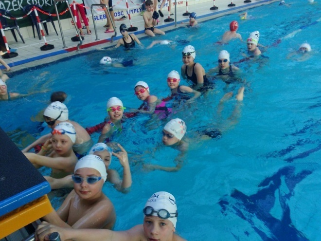 KS Squatina na zawodach pływackich [11-12.04.2015] - zdjęcie #1 - eOstroleka.pl