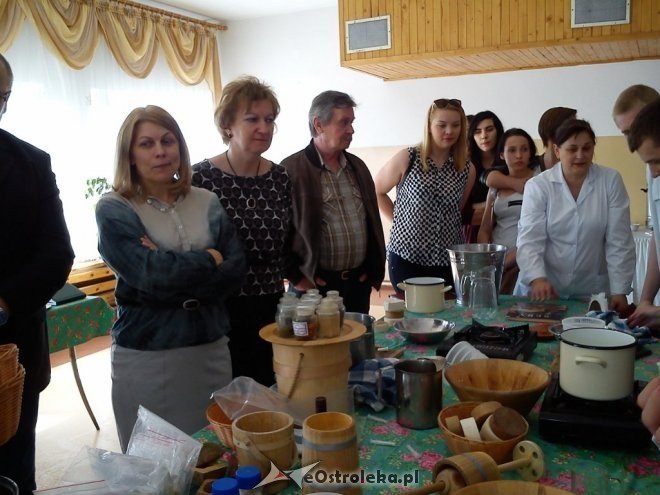 O produkcji sera podpuszczkowego z uczniami ostrołęckiej „czwórki” [16.04.2015] - zdjęcie #35 - eOstroleka.pl