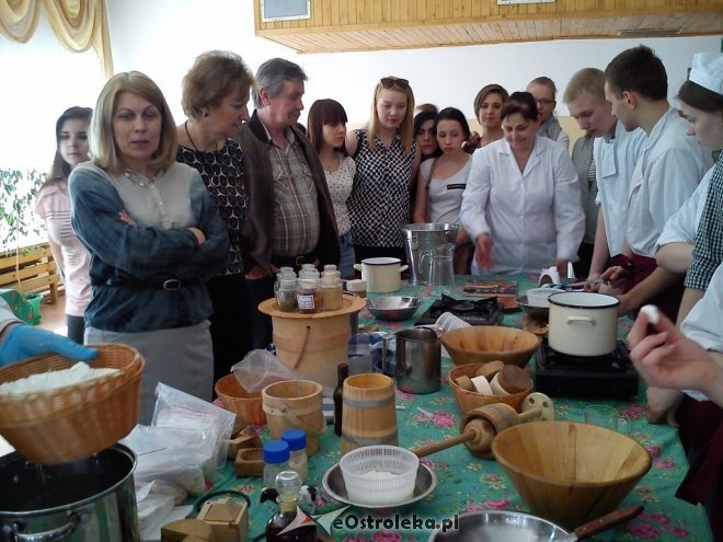 O produkcji sera podpuszczkowego z uczniami ostrołęckiej „czwórki” [16.04.2015] - zdjęcie #36 - eOstroleka.pl