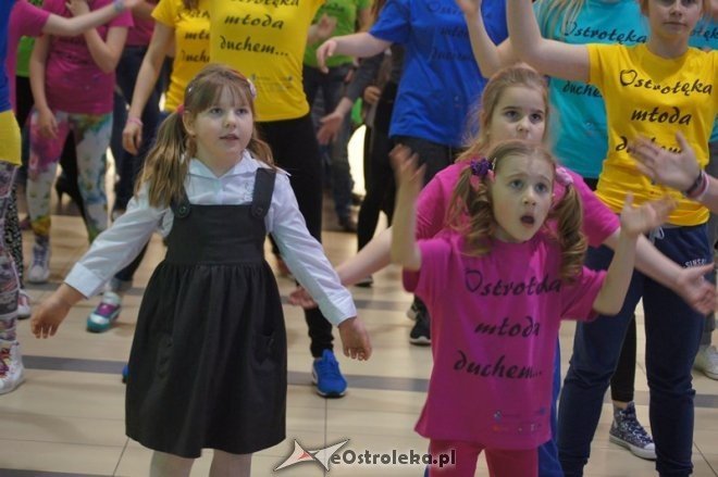 Warsztaty taneczne w Galerii Bursztynowej [19.04.2015] - zdjęcie #54 - eOstroleka.pl
