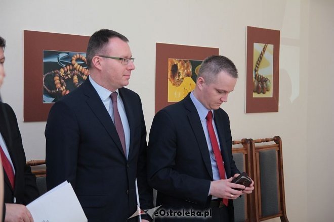 Umowa na dotację modernizacji Muzeum Kultury Kurpiowskiej w Ostrołęce podpisana [22.04.2015] - zdjęcie #4 - eOstroleka.pl