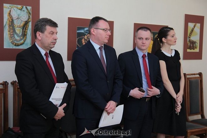 Umowa na dotację modernizacji Muzeum Kultury Kurpiowskiej w Ostrołęce podpisana [22.04.2015] - zdjęcie #6 - eOstroleka.pl